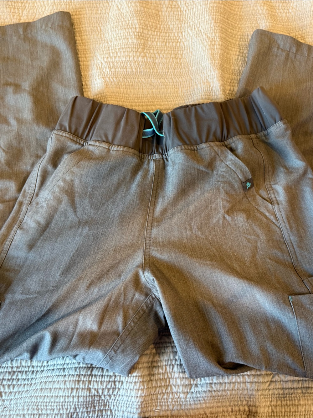 Women’s Gray Scrub Pants Size Small NWOT